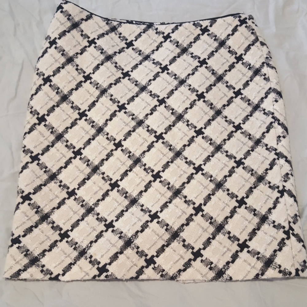 Skirt white(cream) and black